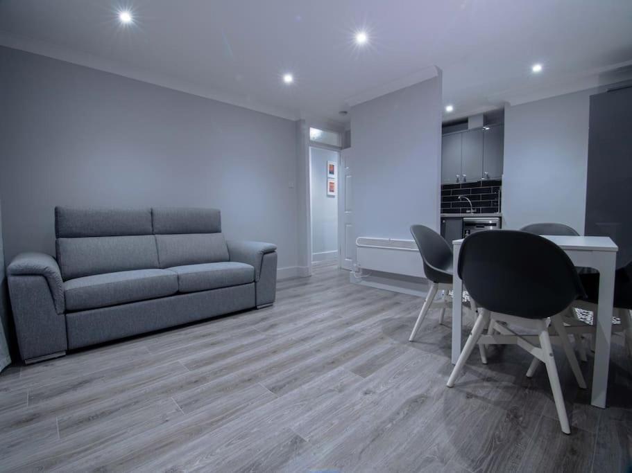 City Walk Apts Дъблин Екстериор снимка
